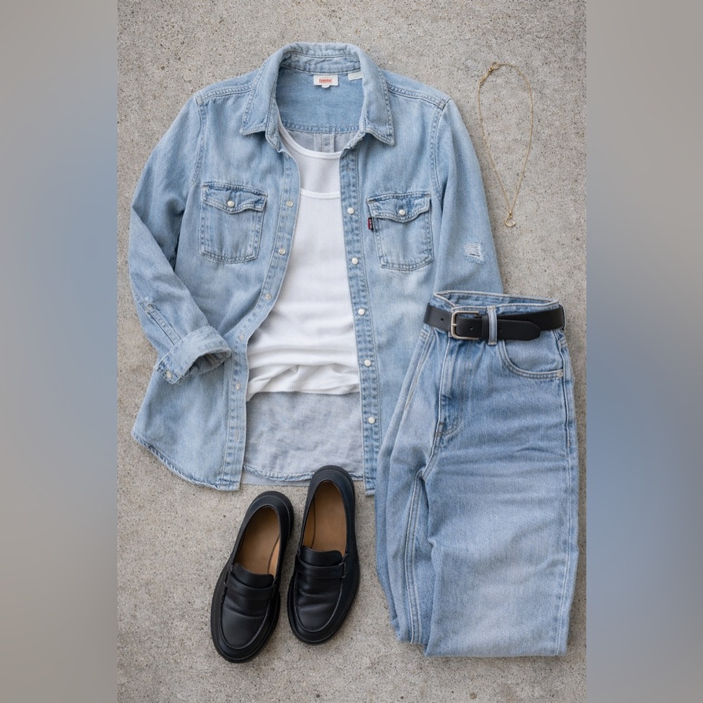 Levi’s Distressed Light Wash Denim Button Down Shirt 100% Cotton Women’s Medium - Picture 8 of 11